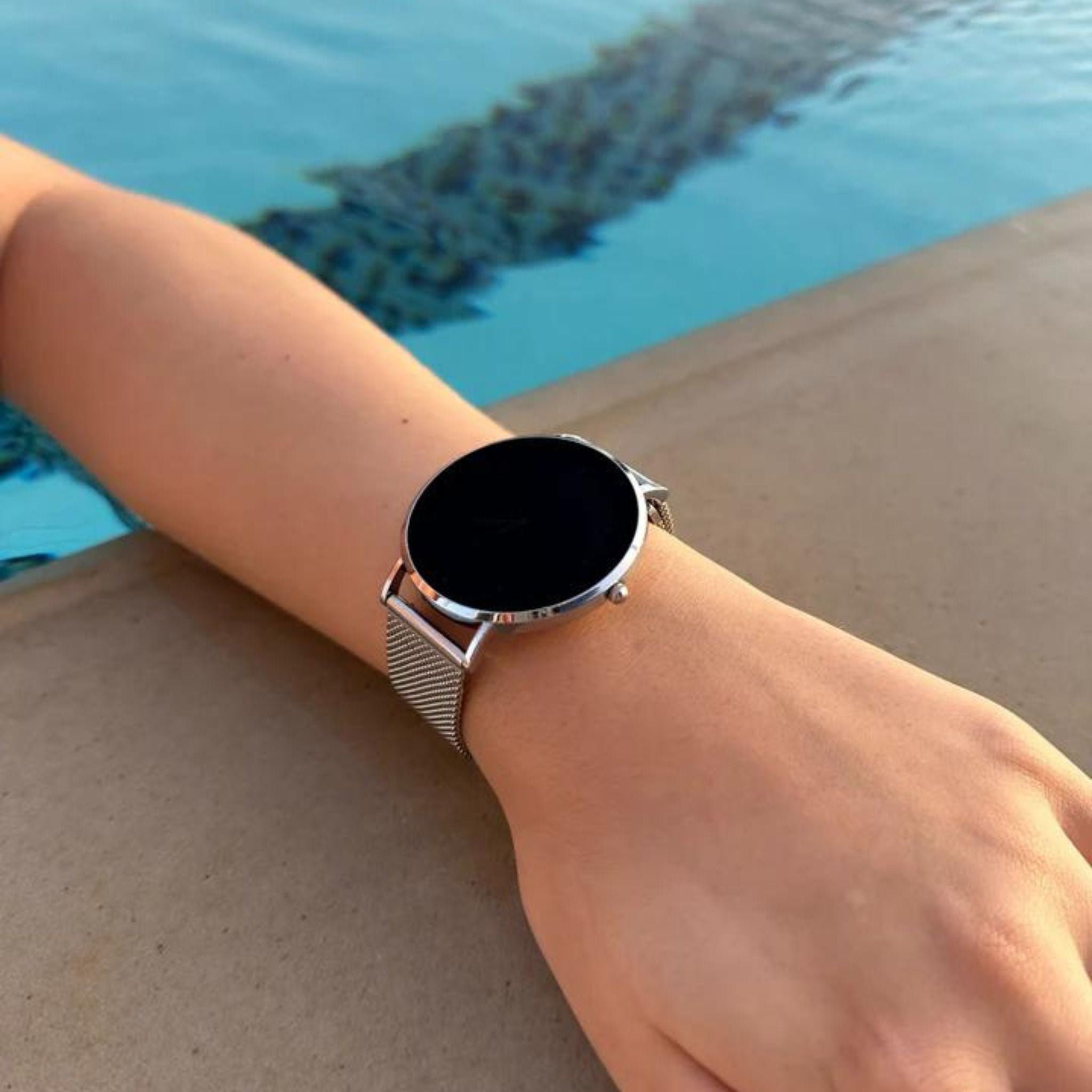Lumea Smartwatch with Touch Screen for a Modern and Stylish Look