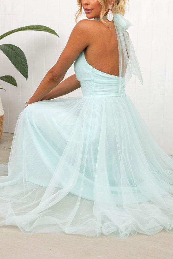Elegant Maxi Dress with Tulle Details and Halter Neckline - Perfect for a Fairy-tale Look