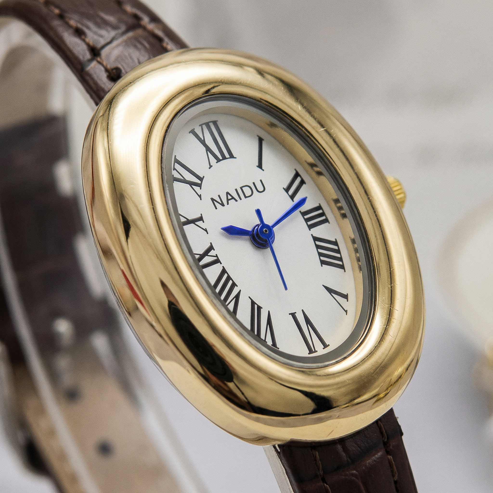 Elegant Lucca Leather Watch - Classic Style and Lasting Appeal