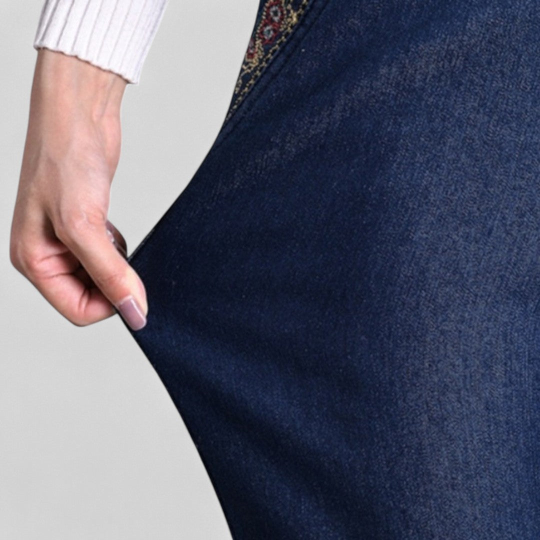 Elegant and comfortable women's pants with henné design