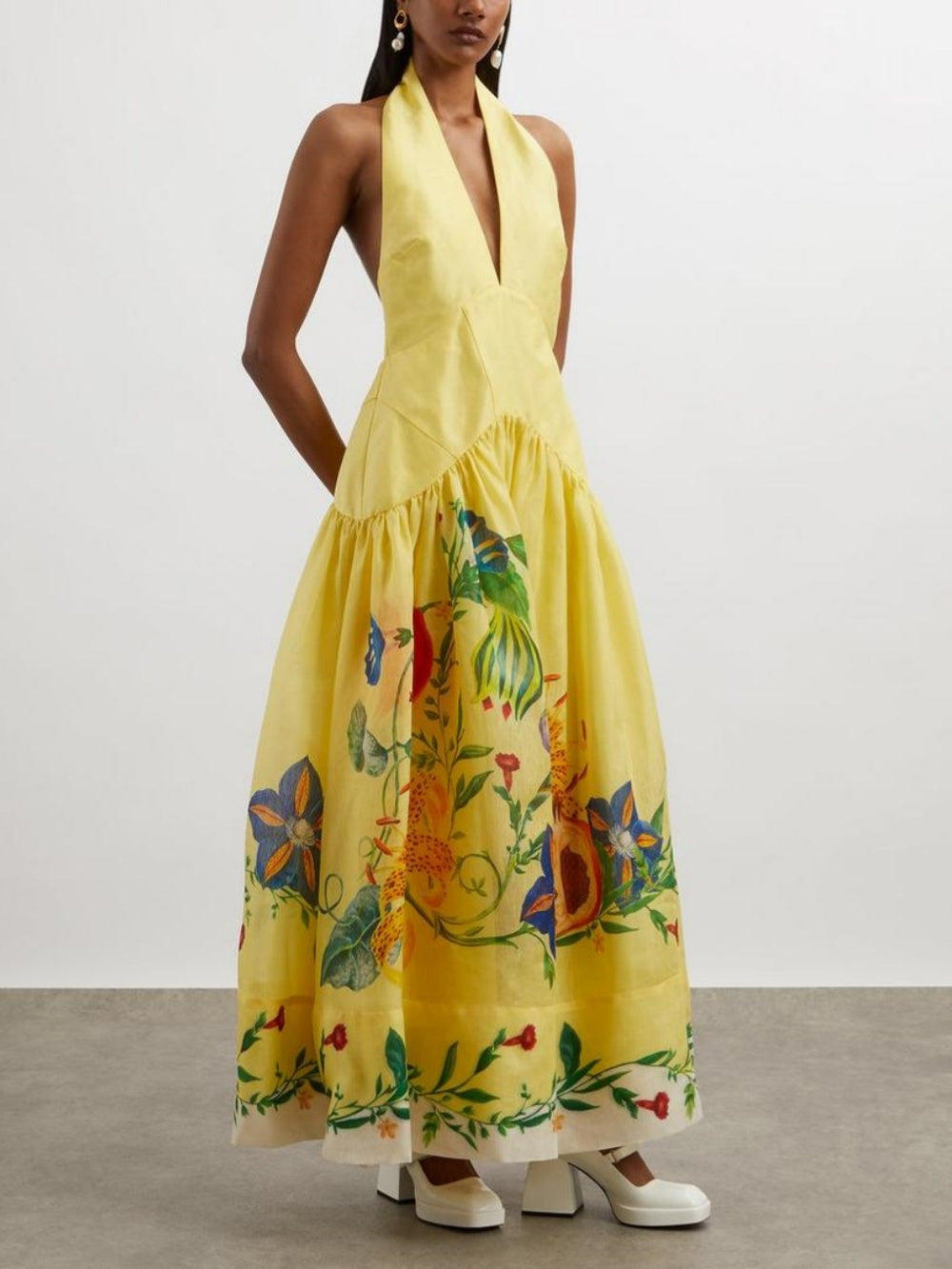 Halter Neck Dress with Patchwork and Print for a Chic and Trendy Look