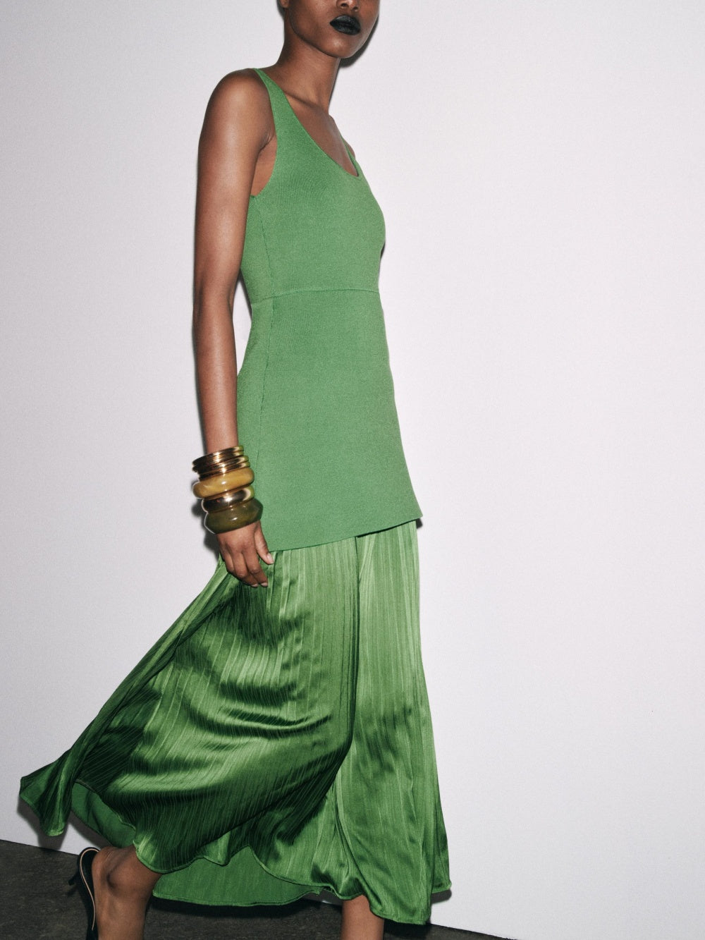 Slim Fit Knit Dress with Pleats and Elegant Patchwork