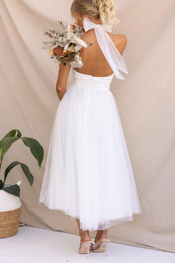 Elegant Maxi Dress with Tulle Details and Halter Neckline - Perfect for a Fairy-tale Look