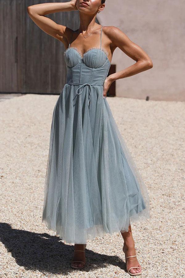 Elegant Long Dress with Straps in Chiffon for a Modern Princess Party