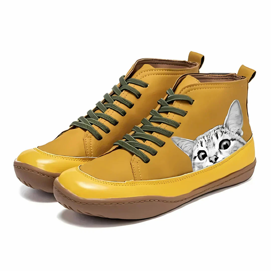 Stylish Leather Boots Featuring a Cat Motif