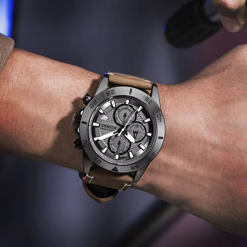 Quartz Chronograph Watch with Digital and Analog Display