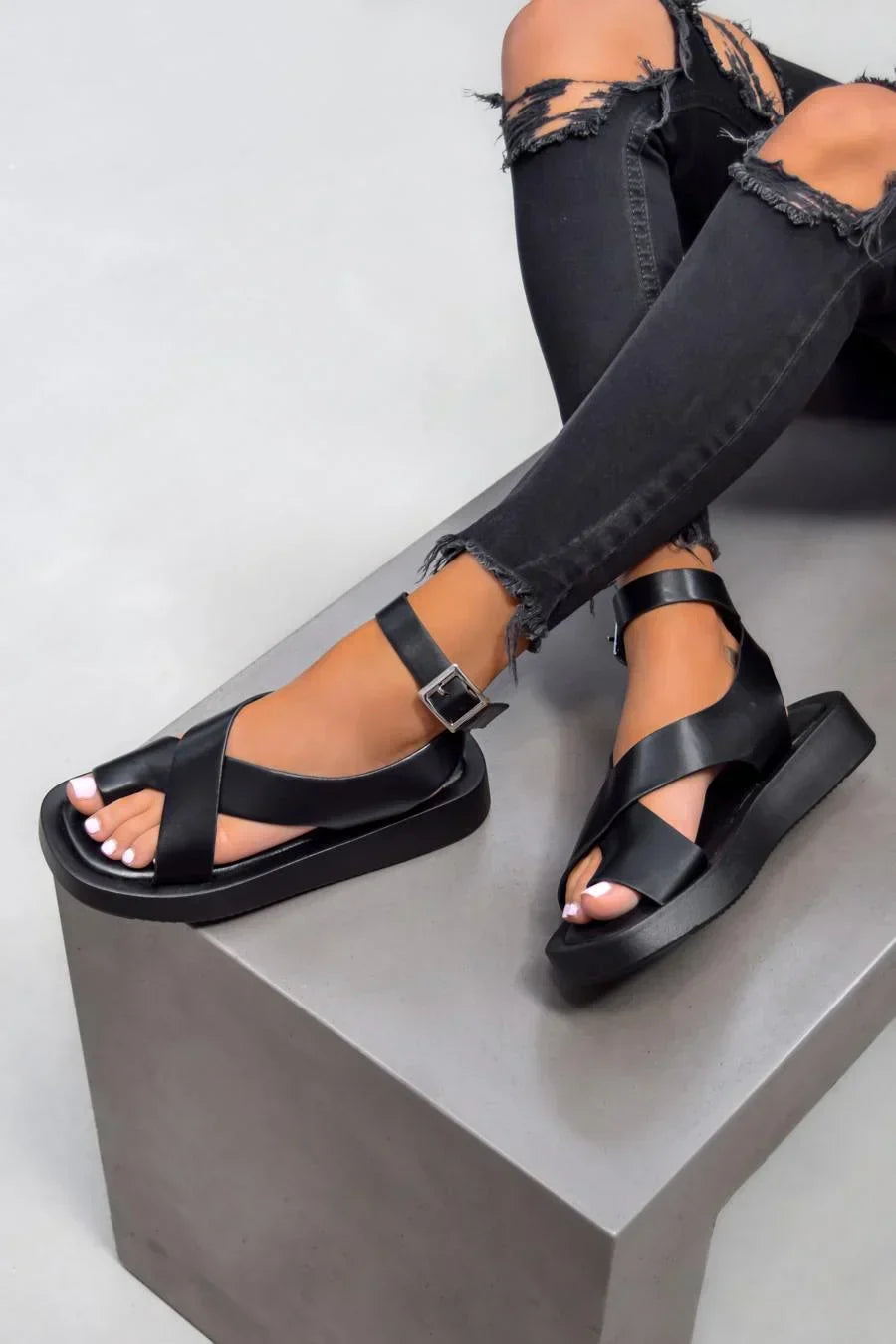 Afrozeh - Stylish Thick Gladiator Sandals for a Trendy Look