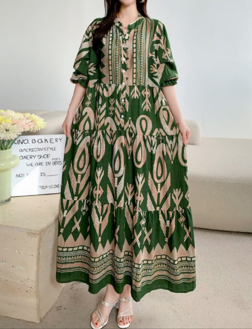 Oversized ruffled dress with lantern sleeves for an elegant and casual style