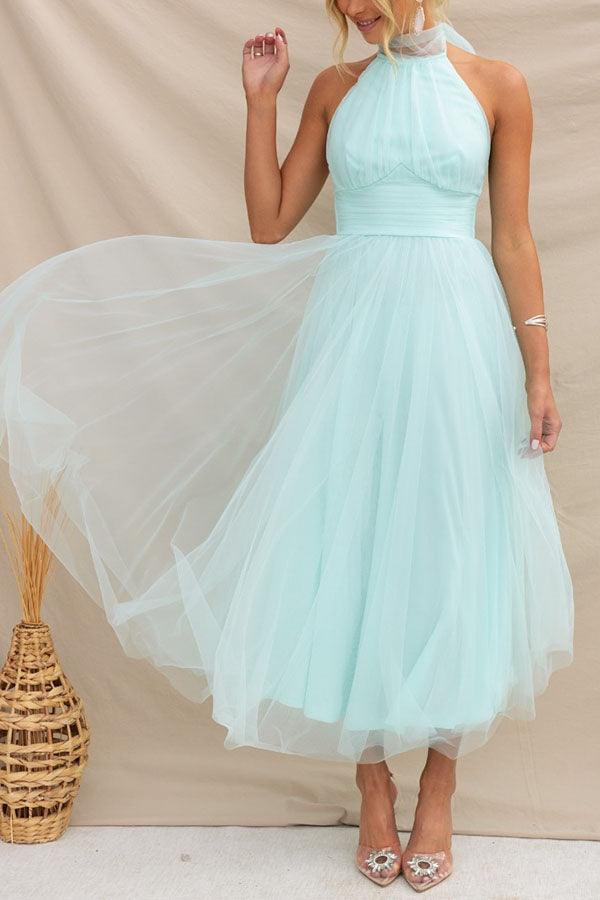 Elegant Maxi Dress with Tulle Details and Halter Neckline - Perfect for a Fairy-tale Look