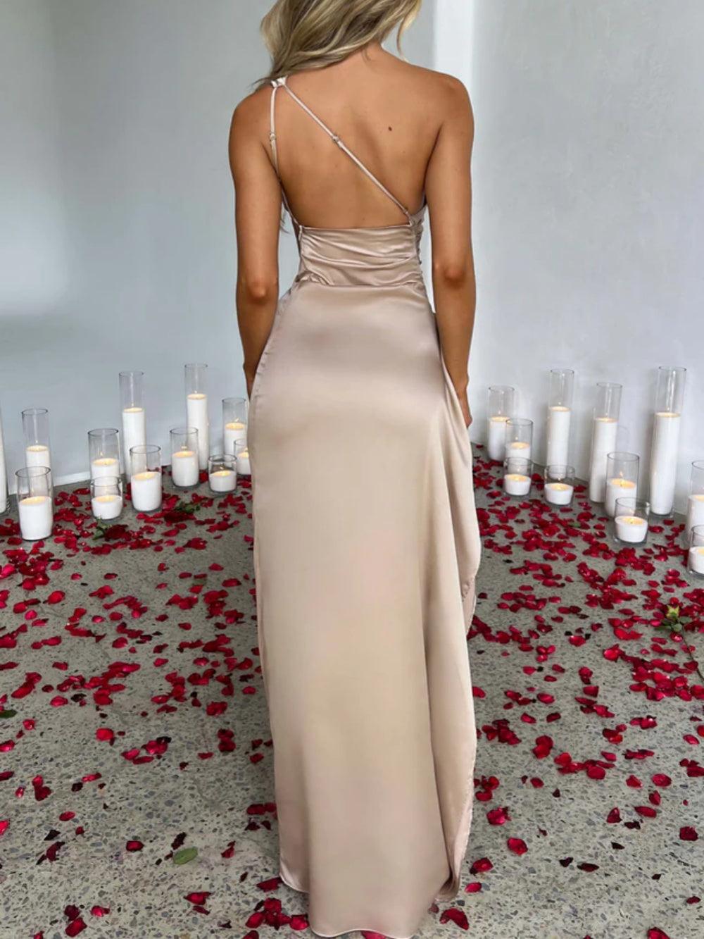 Elegant and comfortable Ariel maxi dress for a trendy look