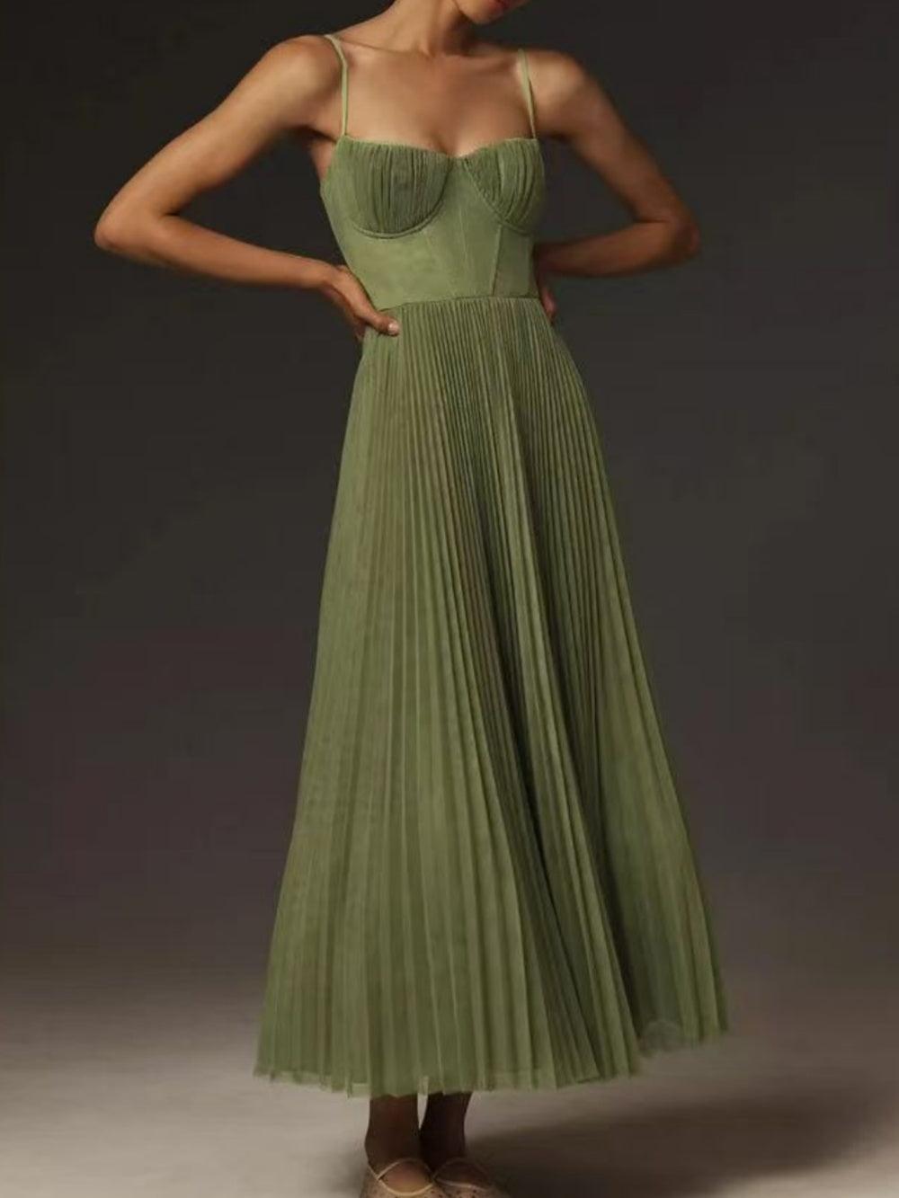 Long Floor-Length Dress with Pleated Tulle Bustier for an Elegant and Flowing Silhouette
