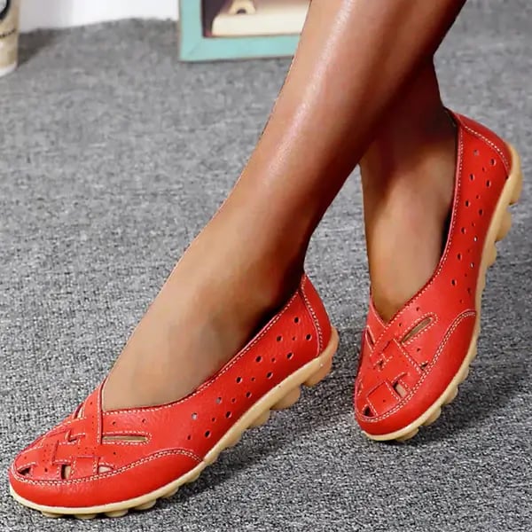 Breathable leather moccasins for comfortable wear