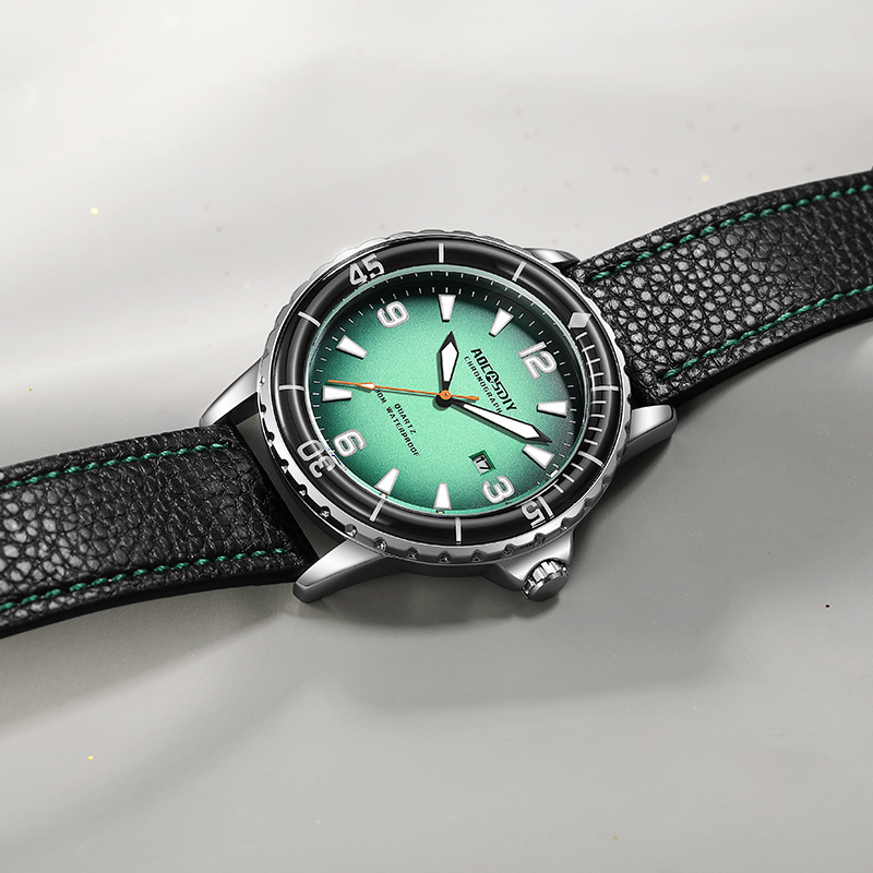 Casual watch with an elegant leather strap