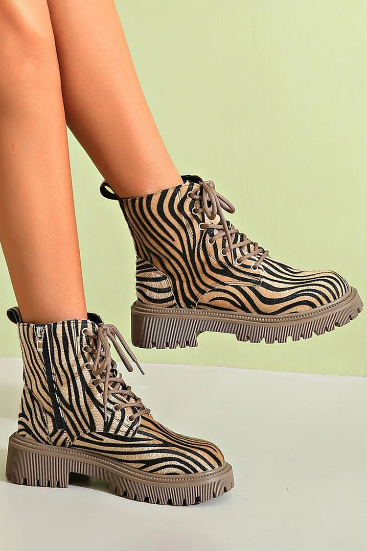 Boot with zebra print and elegant lacing