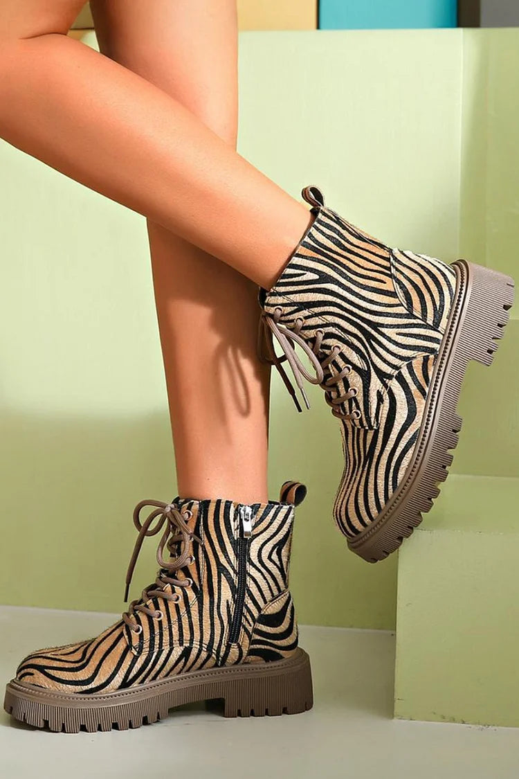 Boot with zebra print and elegant lacing