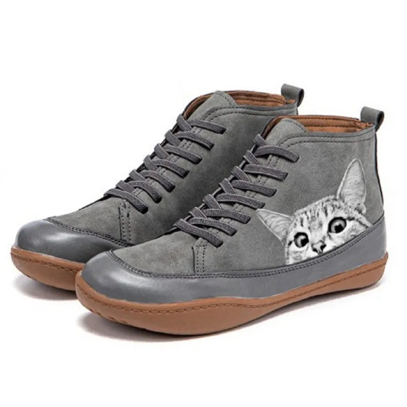 Stylish Leather Boots Featuring a Cat Motif