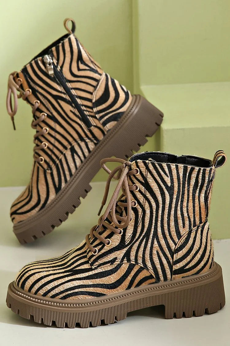 Boot with zebra print and elegant lacing