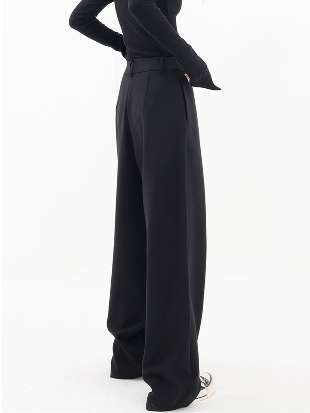 Tina - Stylish Modern Baggy Pants for a Casual Look