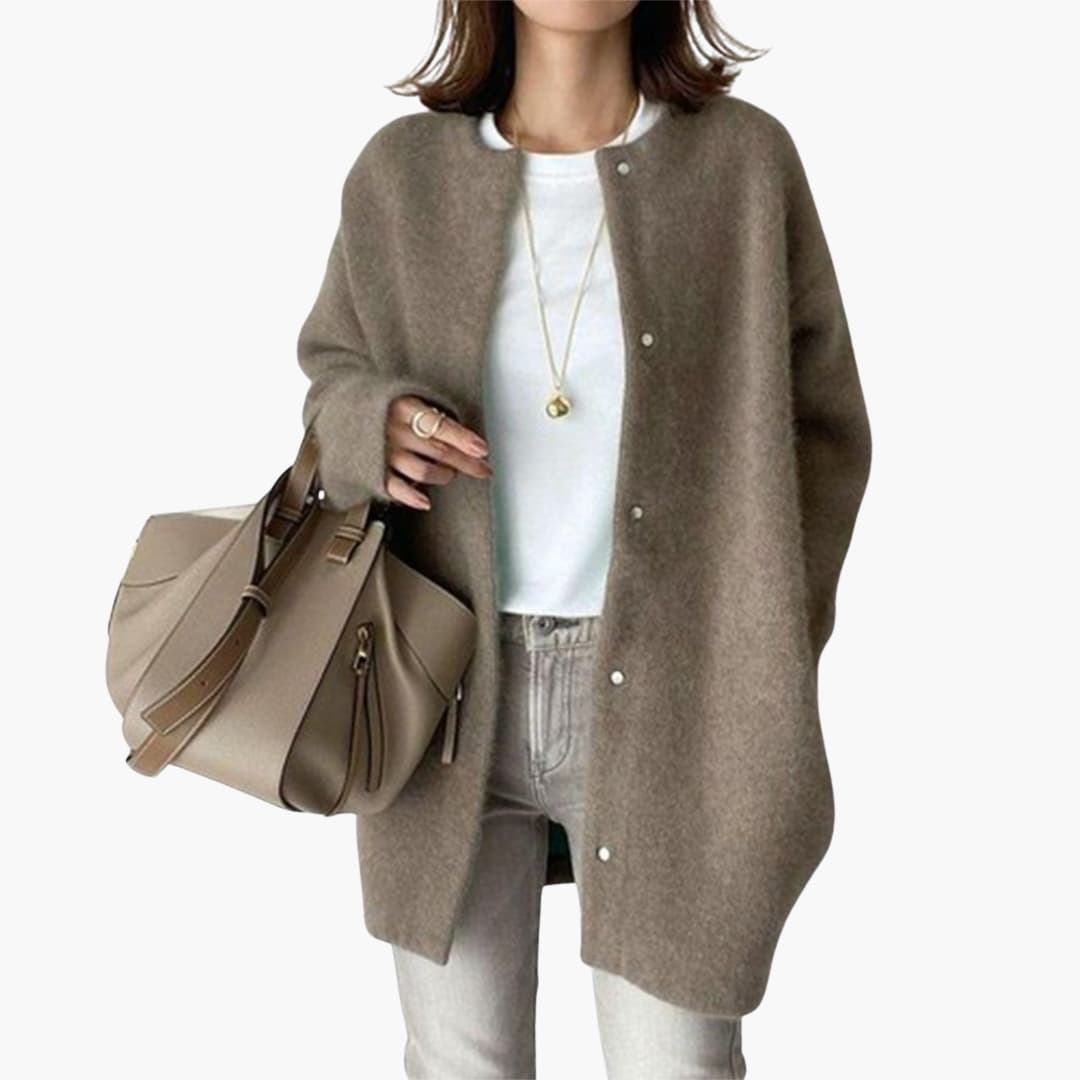 Elegant women's coat with button closure and classic straight hem