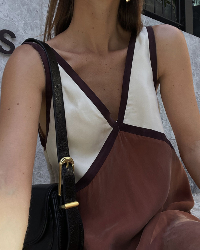 Elegant V-neck dress with color contrast