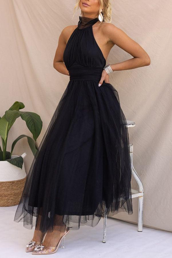 Elegant Maxi Dress with Tulle Details and Halter Neckline - Perfect for a Fairy-tale Look