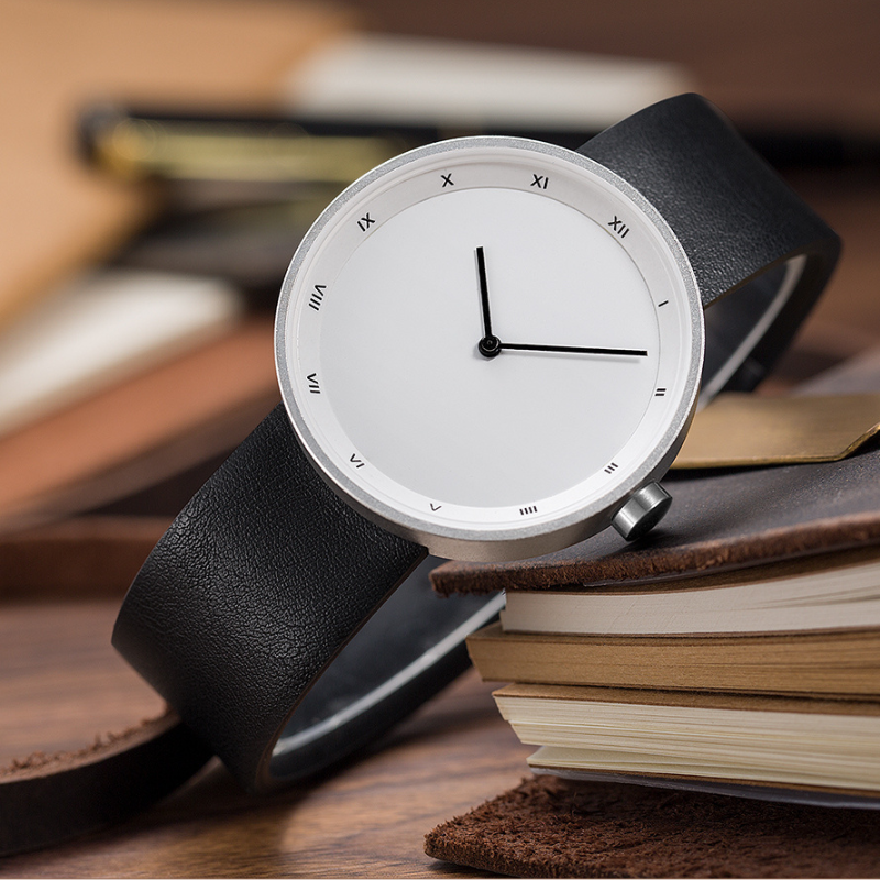 Elegant Quartz Watch with Minimalist Style