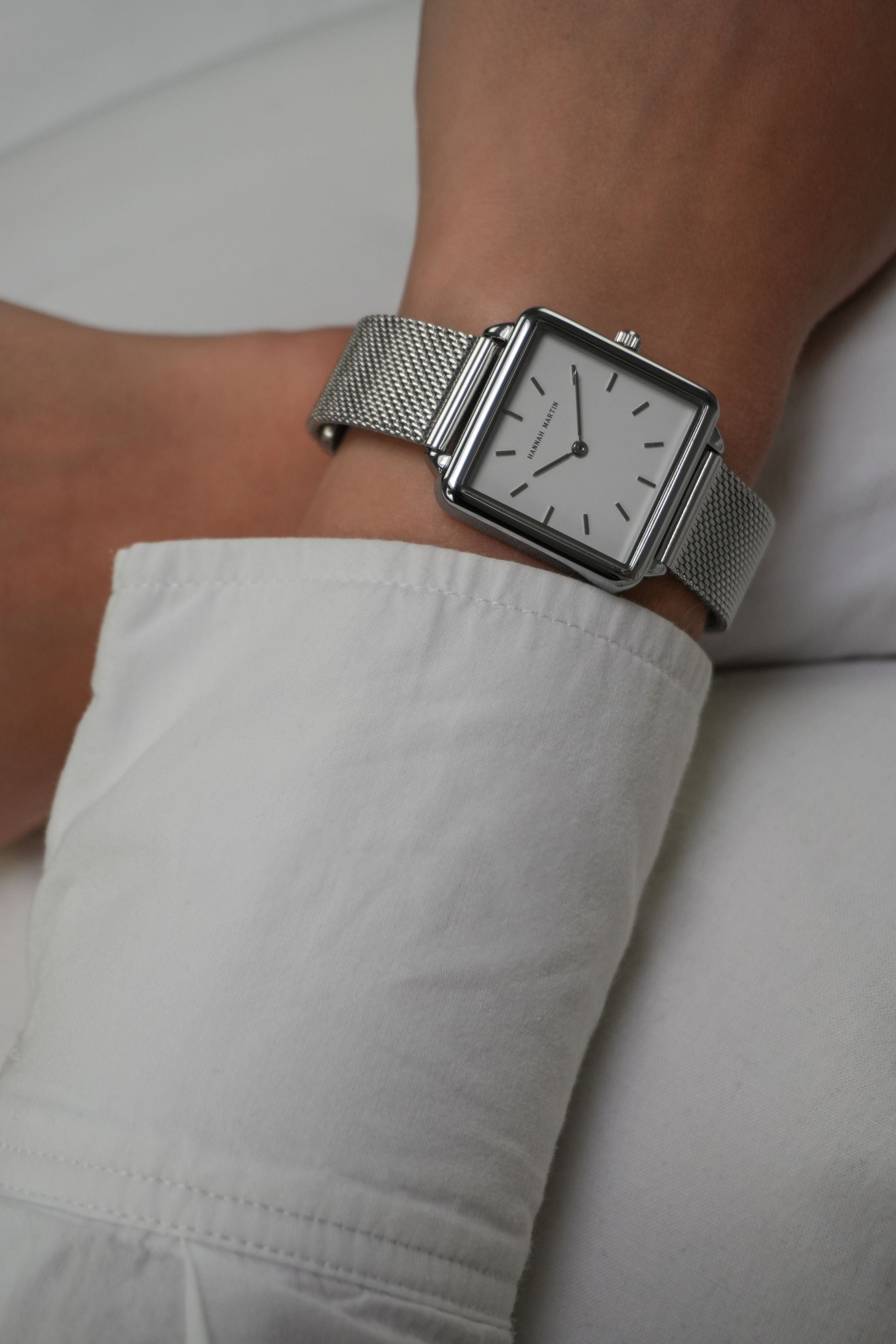 Zenith - Elegant Silver Square Watch with Stylish Mesh Band