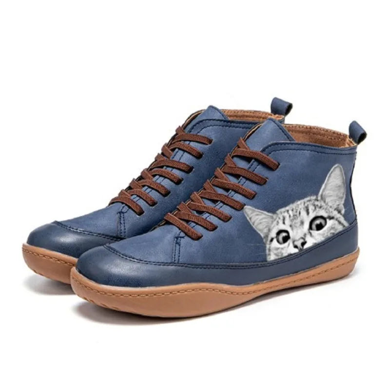 Stylish Leather Boots Featuring a Cat Motif