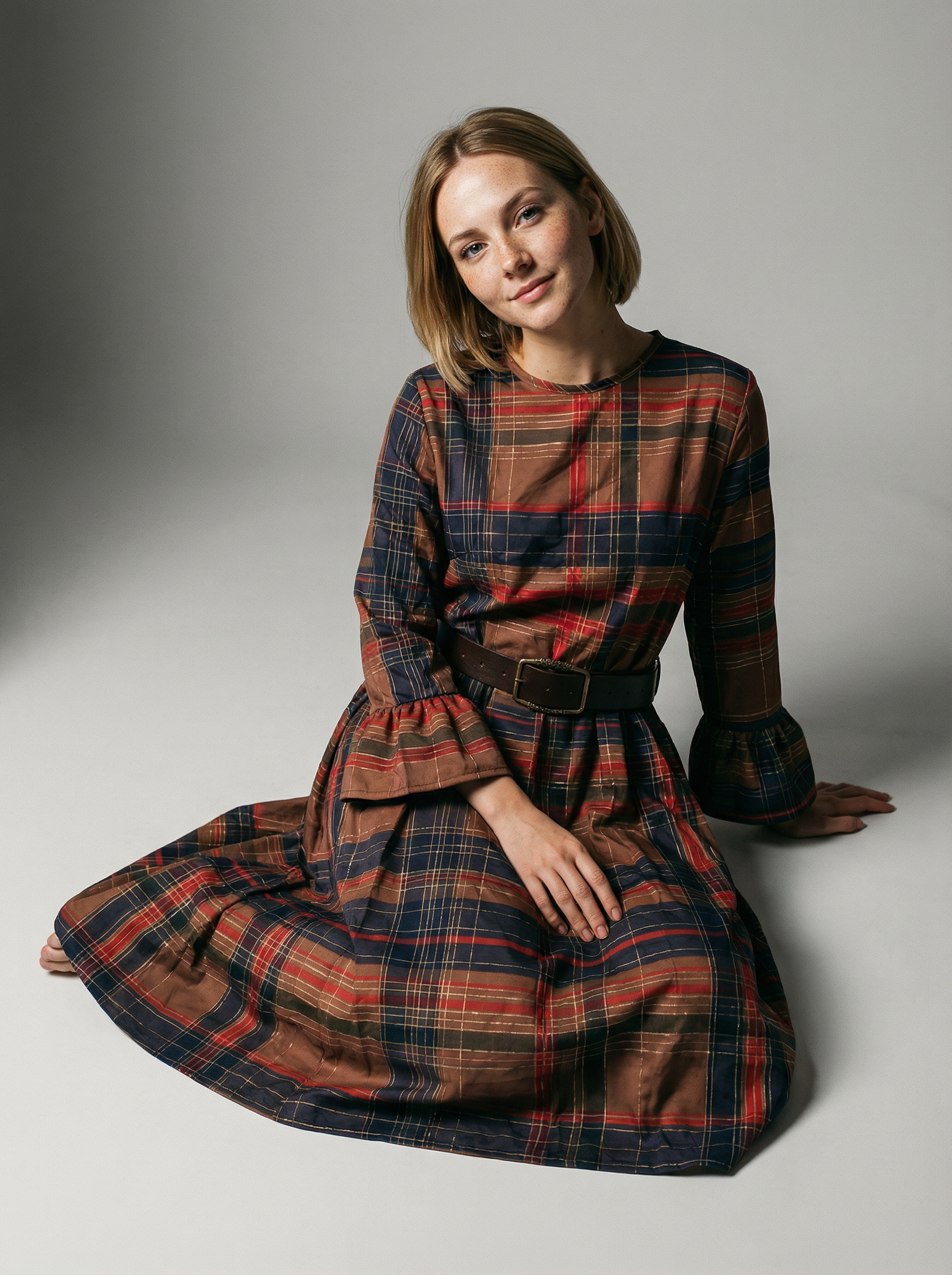 Midi round-neck dress draped with color blocks and plaid pattern (with belt)
