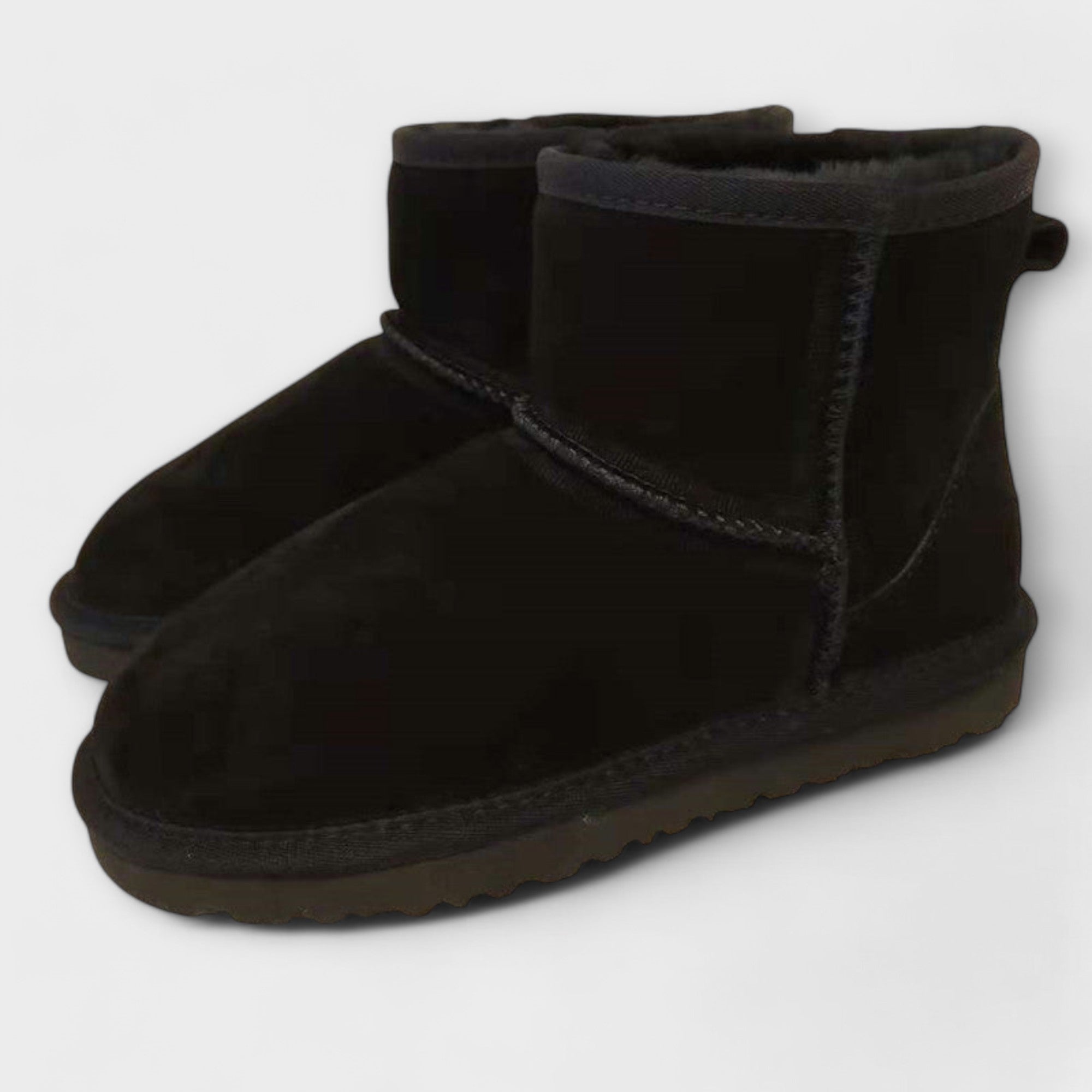 Slip-on winter boots, mid-calf, with warm lining
