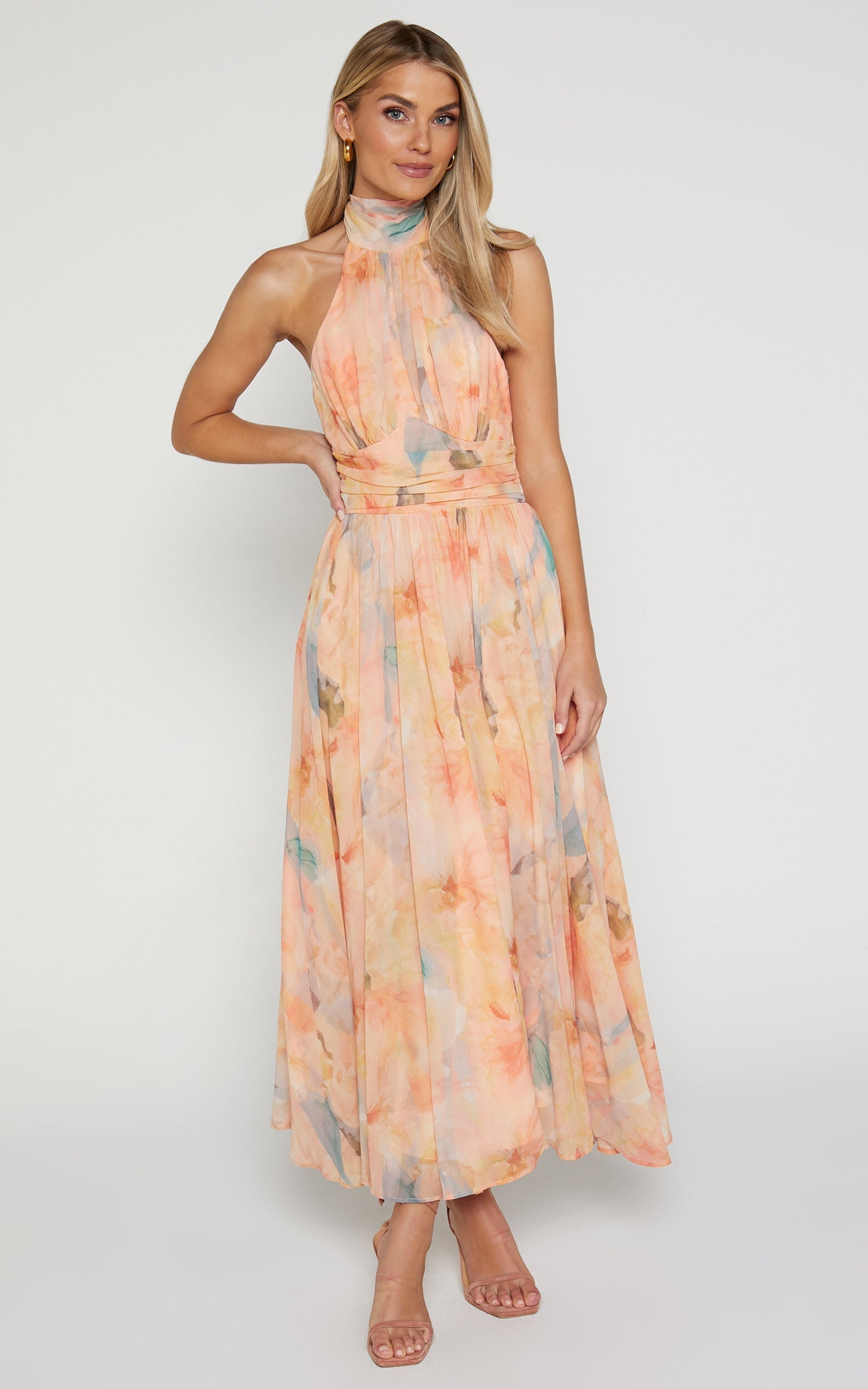 Halterneck Maxi Dress – Elegant, Flowy Silhouette