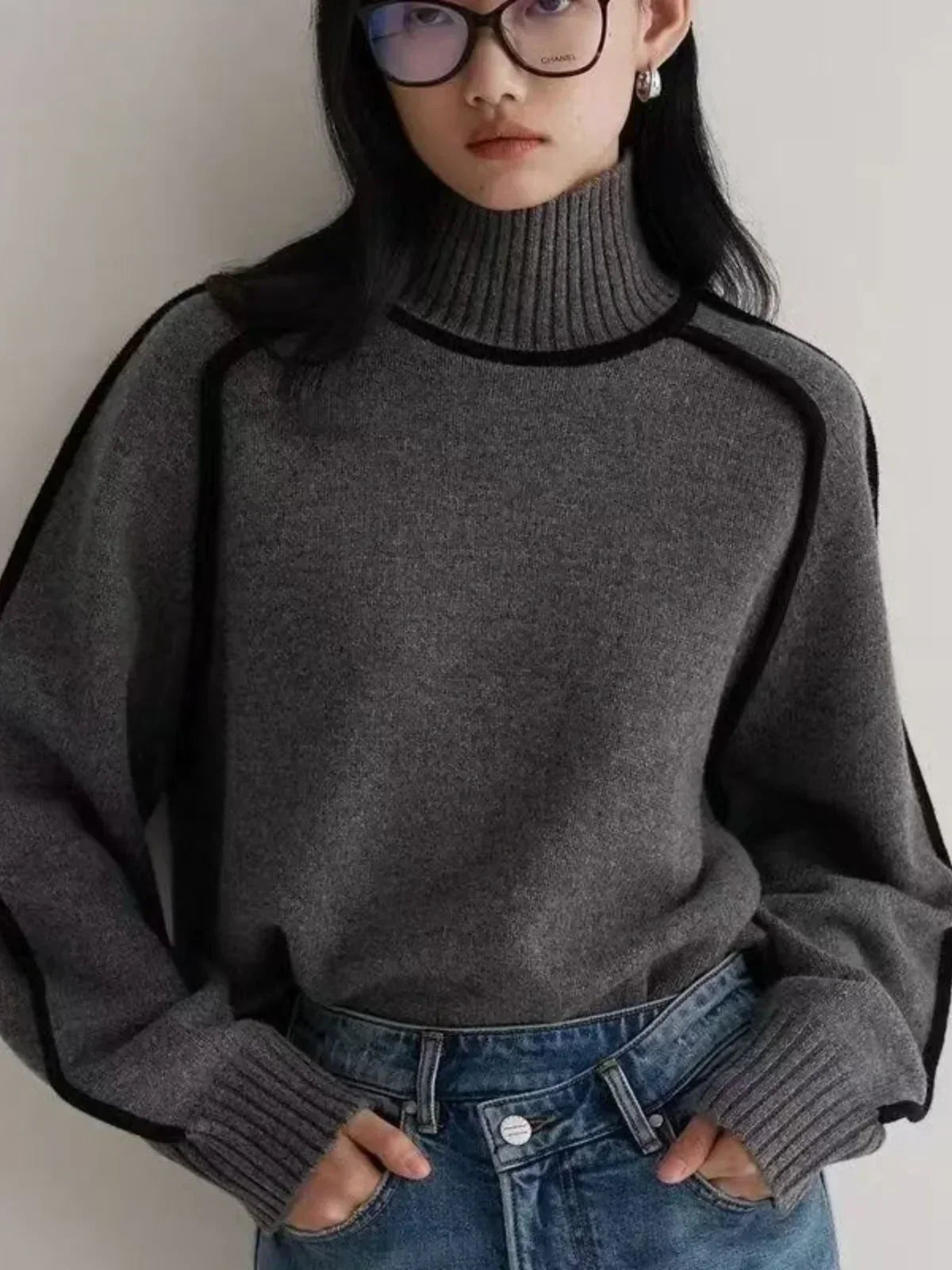 Lilia - Elegant turtleneck sweater for a sophisticated style