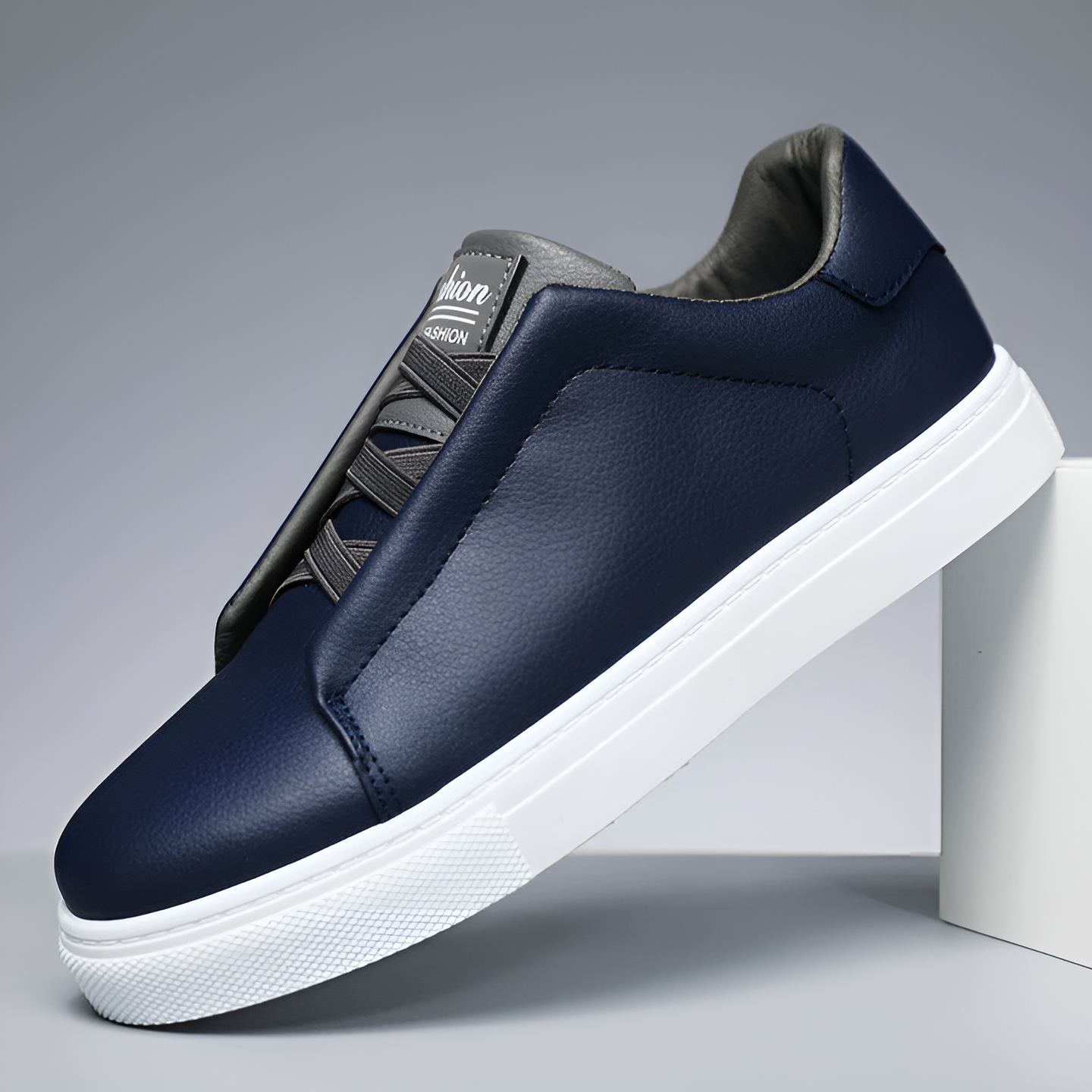 Minimalist Low-Top Shoes for Men – Simplified Elegance and Versatile Assurance