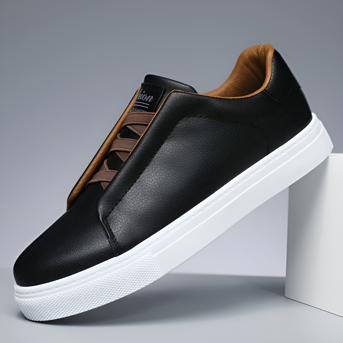 Minimalist Low-Top Shoes for Men – Simplified Elegance and Versatile Assurance
