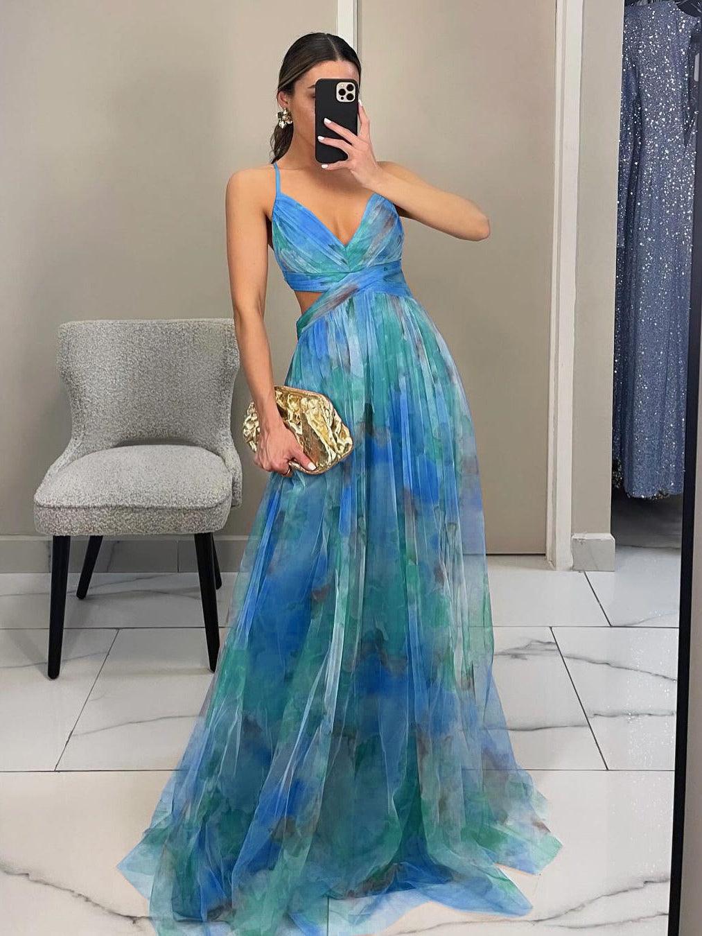 Maximée Elegant Dress with Painted Floral Print and V-neck