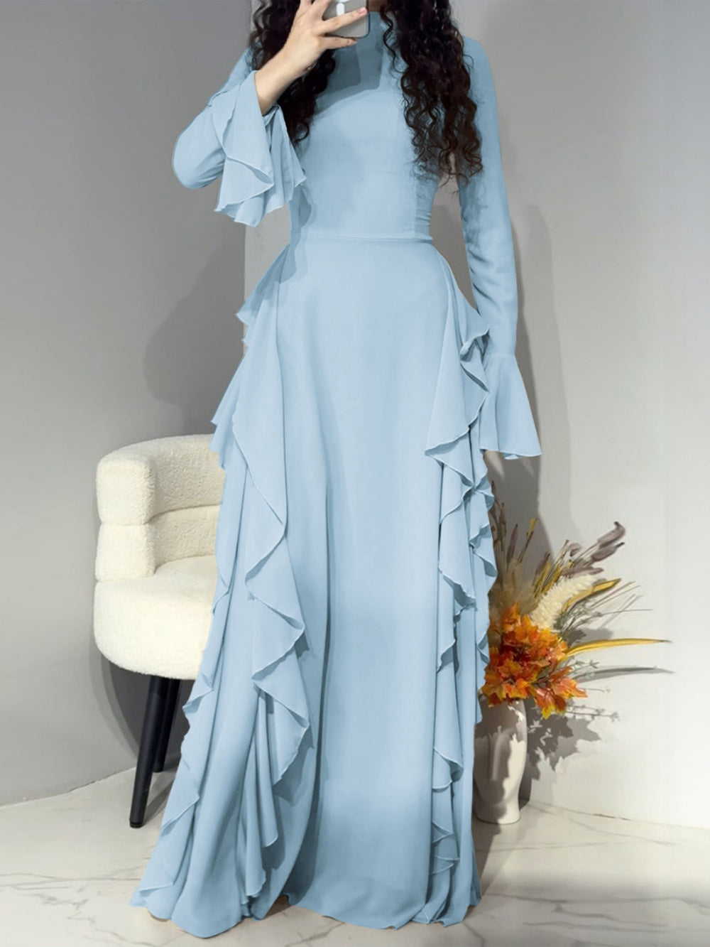 Elegant high-waisted dress with trumpet sleeves for a sophisticated style