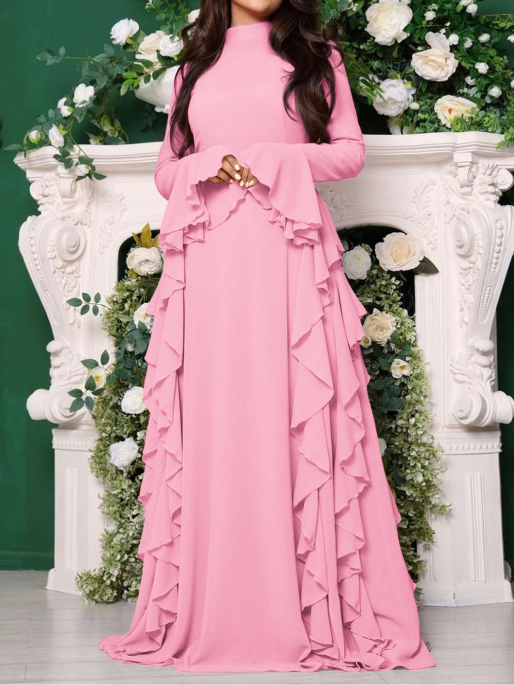 Elegant high-waisted dress with trumpet sleeves for a sophisticated style