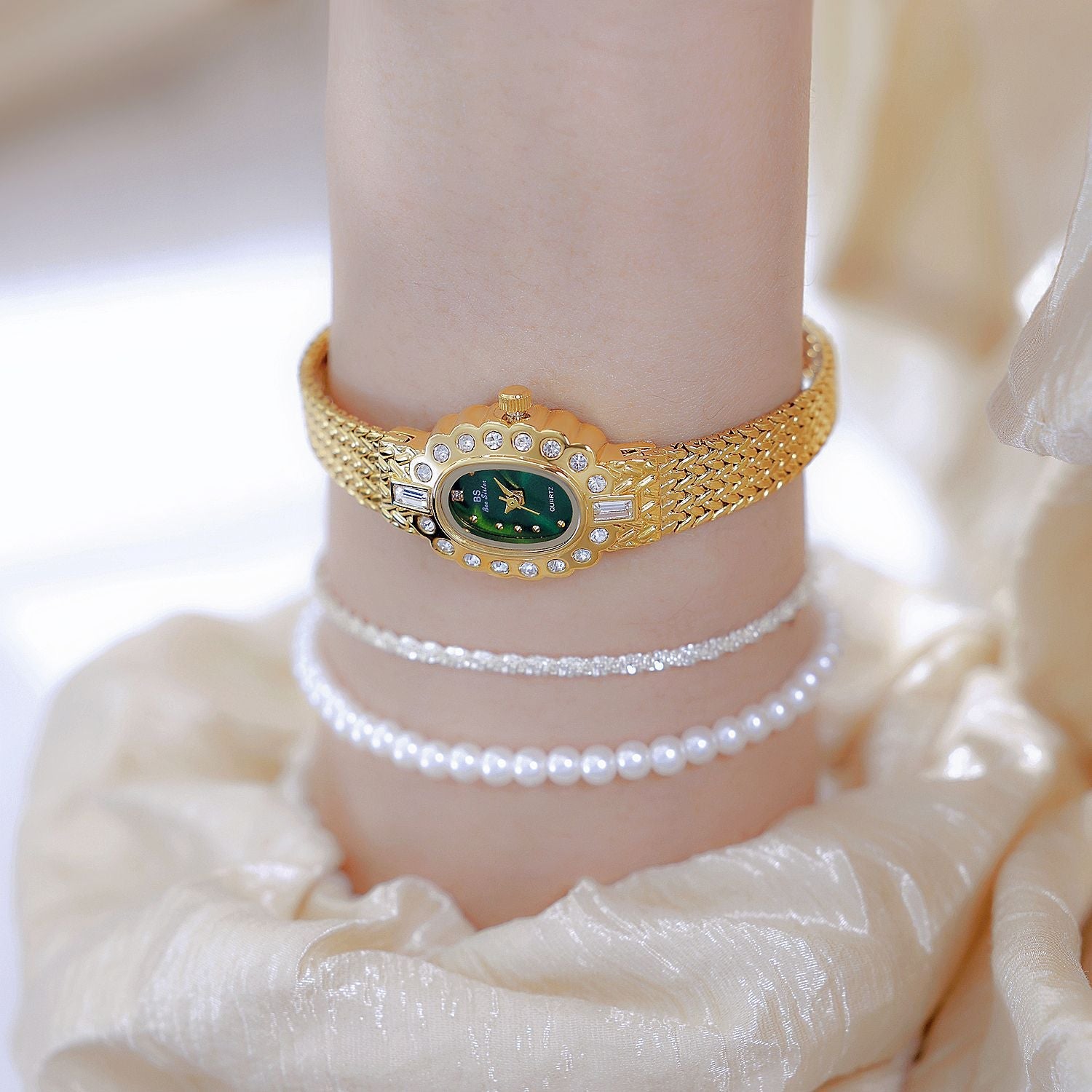 Elegant Wheat Pattern Ladies' Watch for a Chic Look