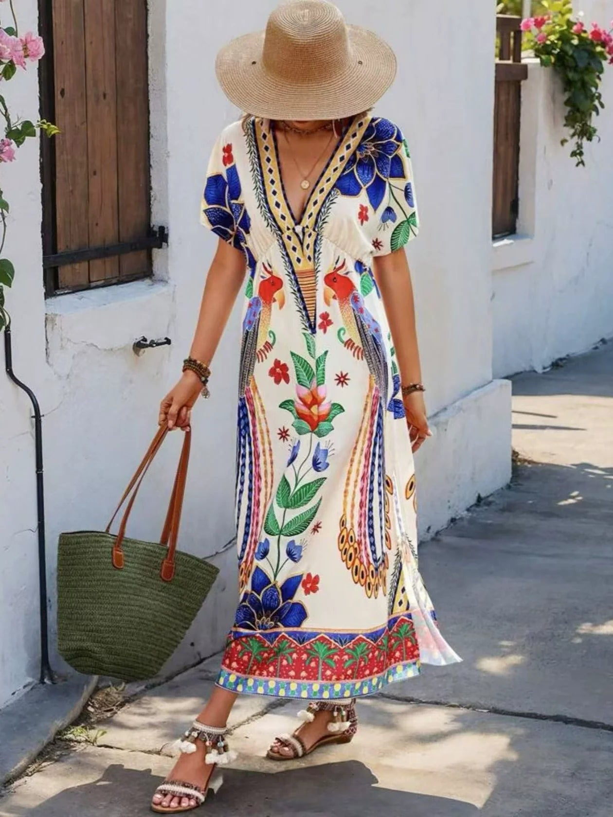 Loose short-sleeve printed maxi dress with V-neckline for a casual and elegant style