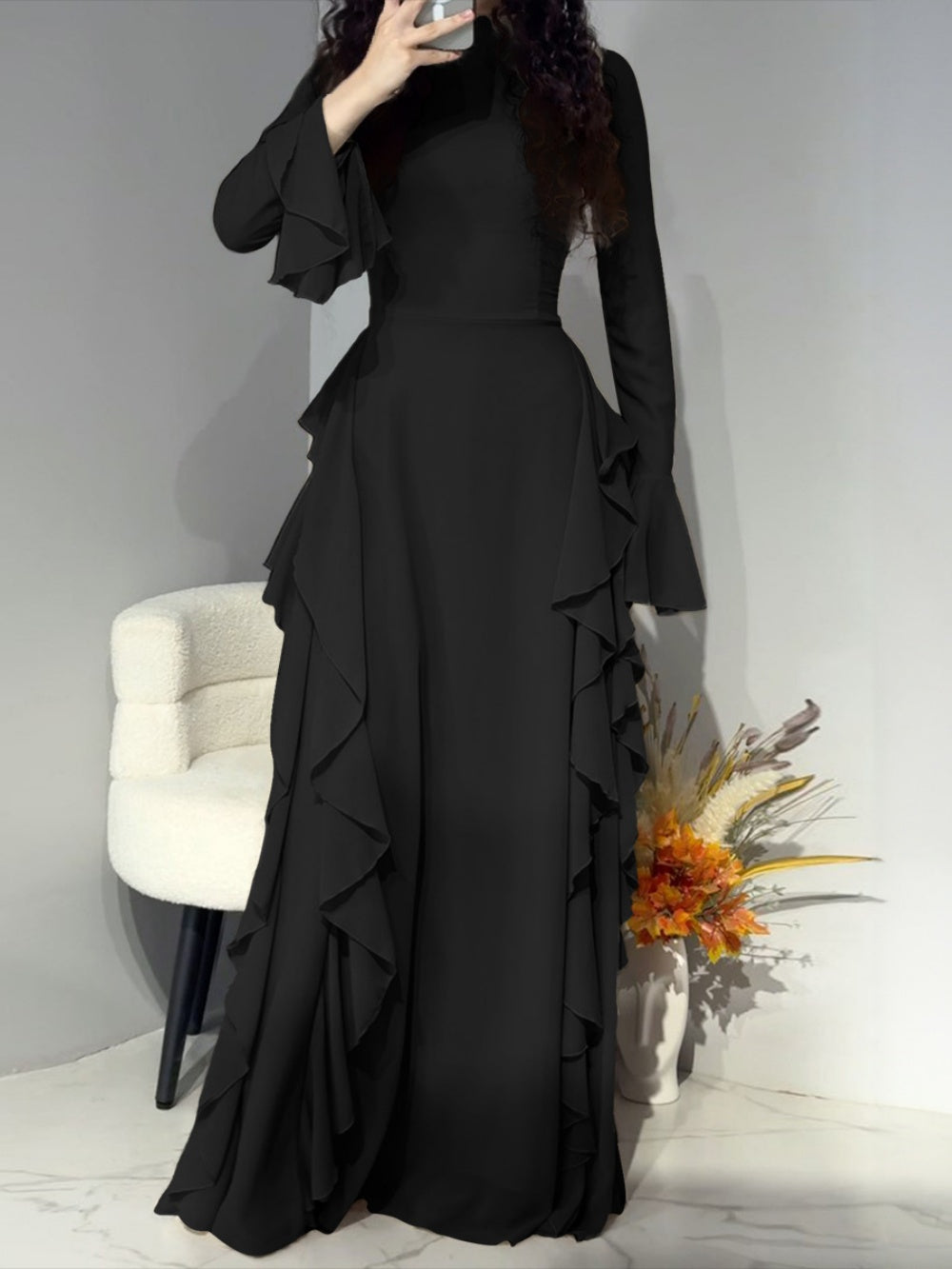 Elegant high-waisted dress with trumpet sleeves for a sophisticated style