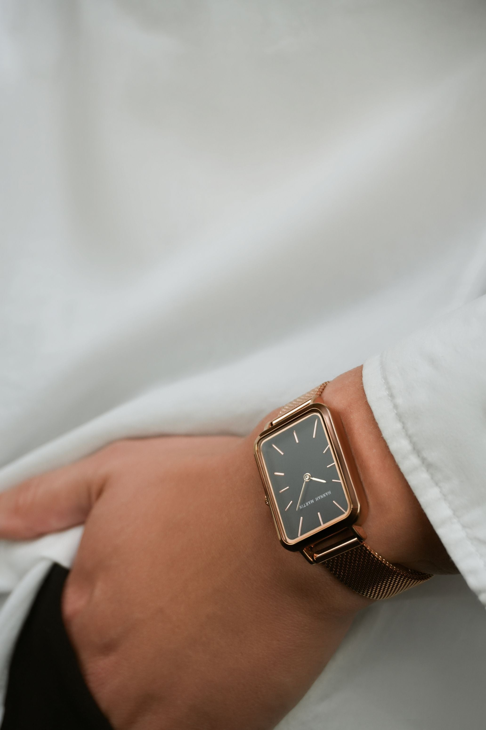 Midnight - Elegant Rectangular Watch with Rose Gold Finish, Stylish Black Dial and Mesh Band
