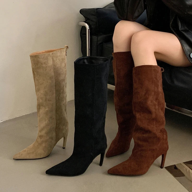 Stylish women's knee-high boots with pointed toes – elegance and fashion in one pair