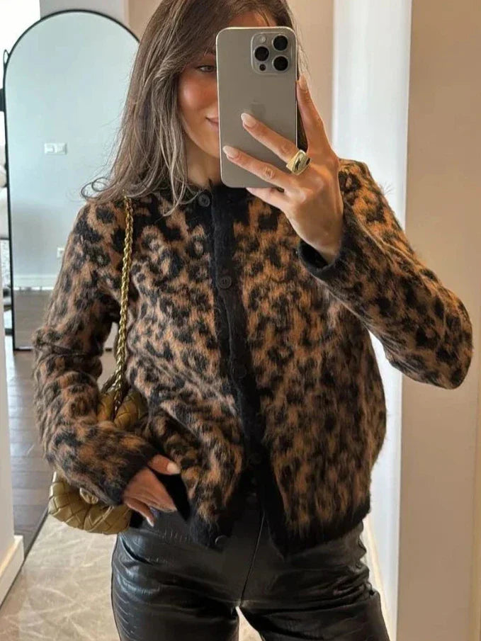 Siena | Elegant and Simple Cardigan Sweater for a Sophisticated Style