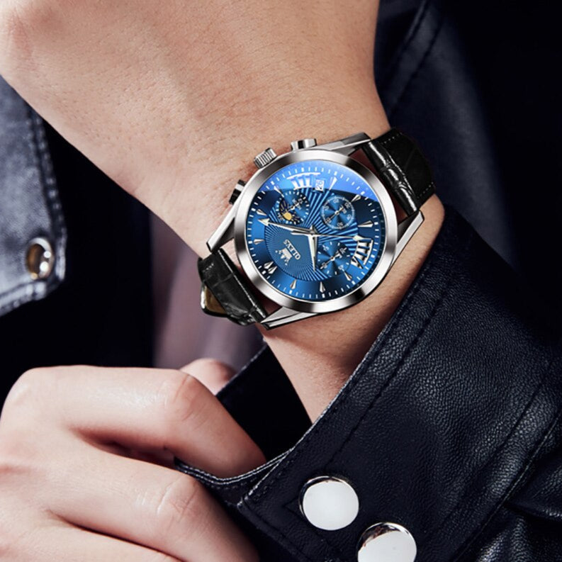 Watch with leather strap in quartz