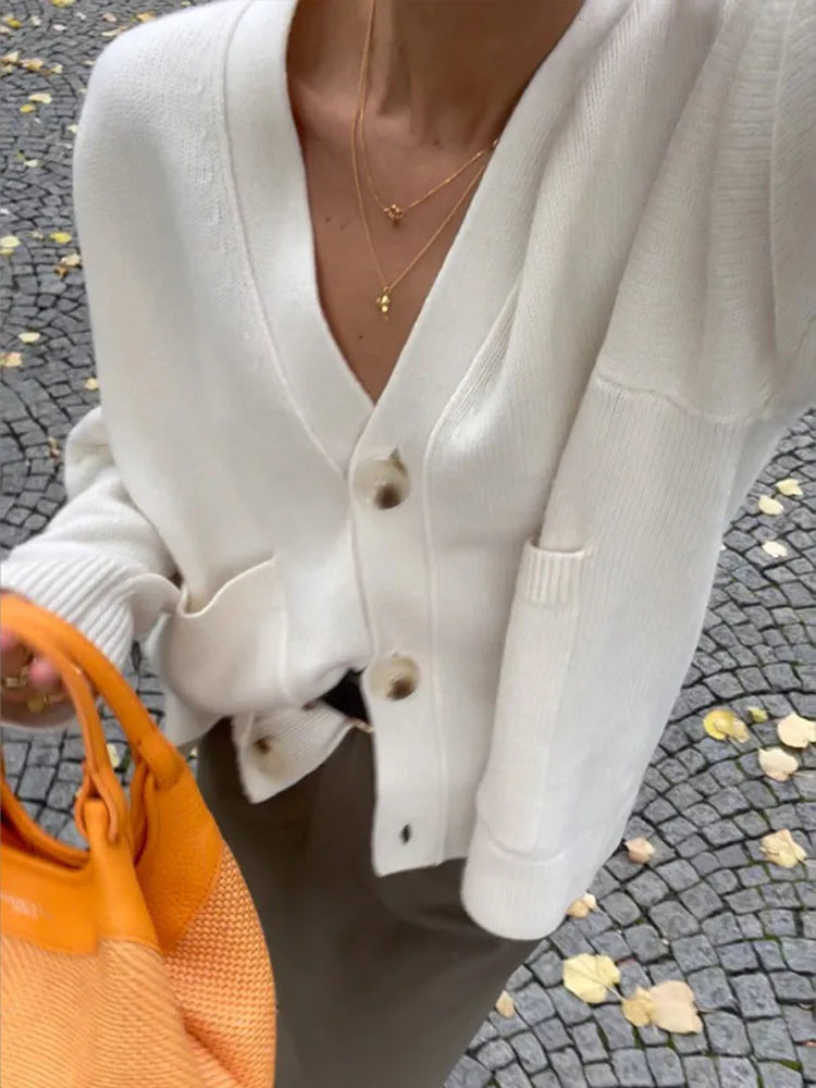 Zoe™ | Chic and Elegant V-Neck Cardigan for a Stylish Look