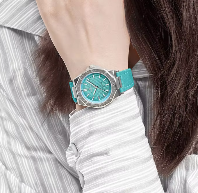 Luxury classic watch with trendy style