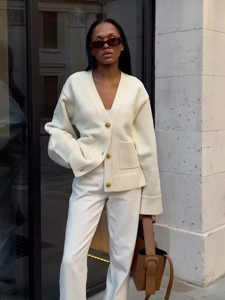 Zoe™ | Chic and Elegant V-Neck Cardigan for a Stylish Look