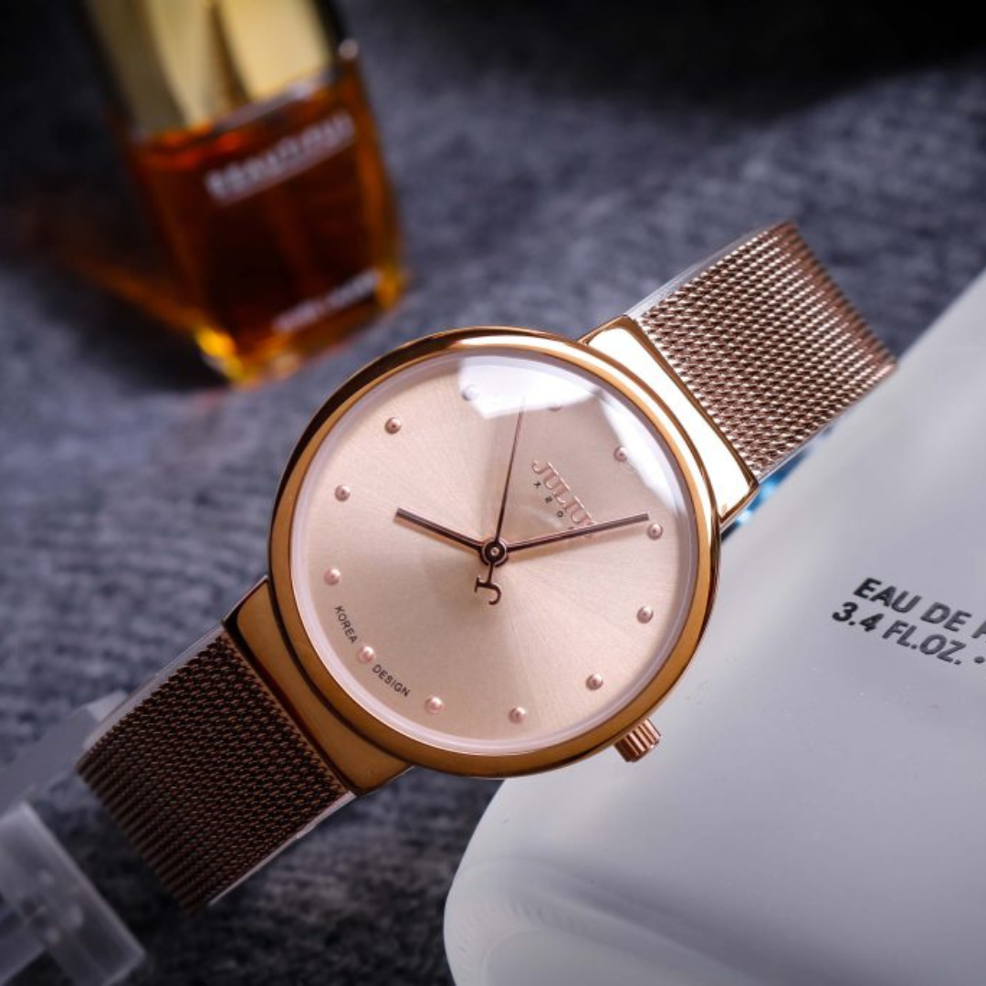 Ultra-Fine Quartz Watch with Elegant Mesh