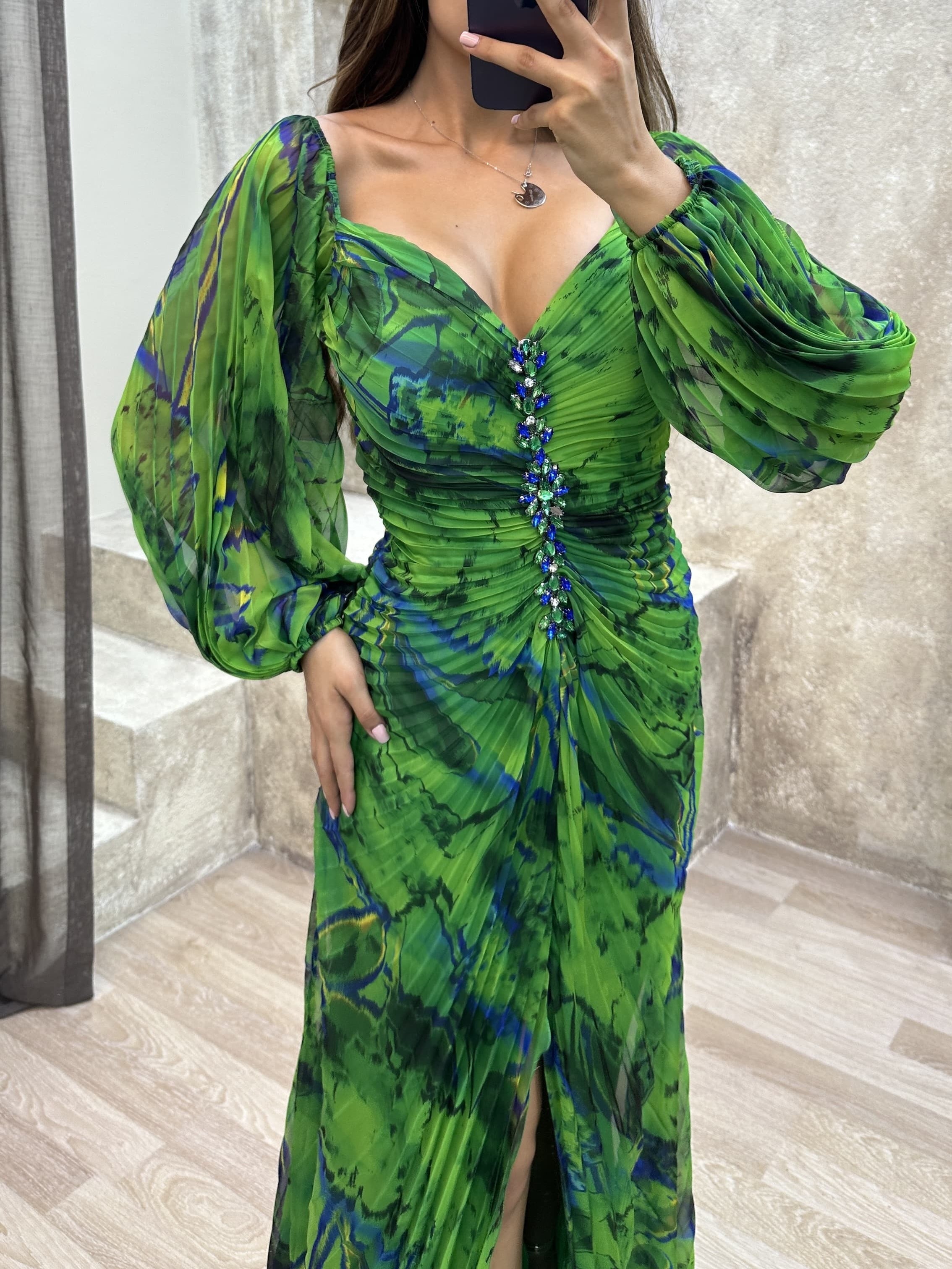 Slim Fit Long Pleated Off-Shoulder Dress Adorned with Diamonds for an Elegant and Sophisticated Look