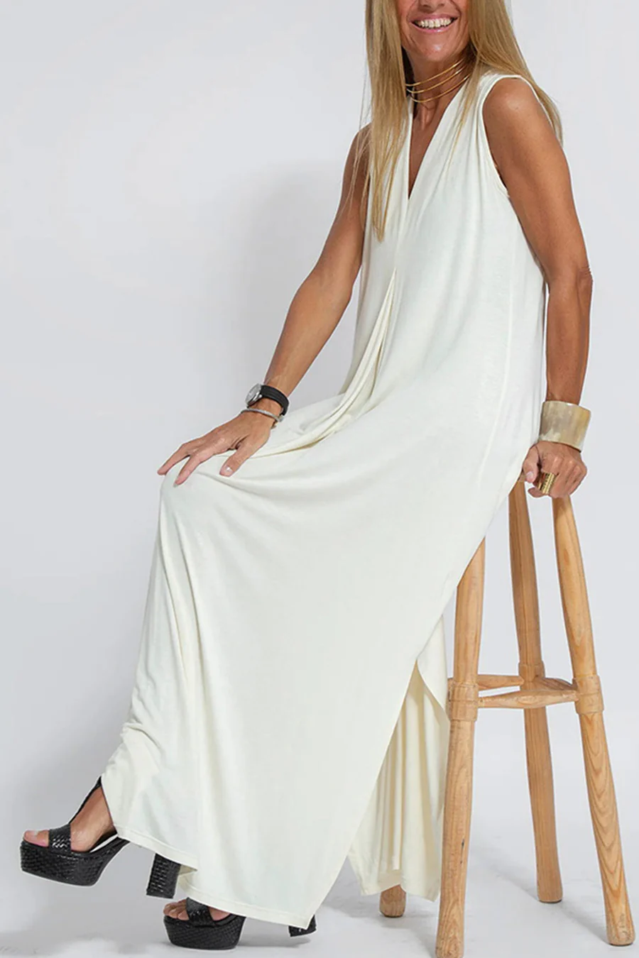 Sleeveless Long Dress in Solid Color for an Elegant and Comfortable Style